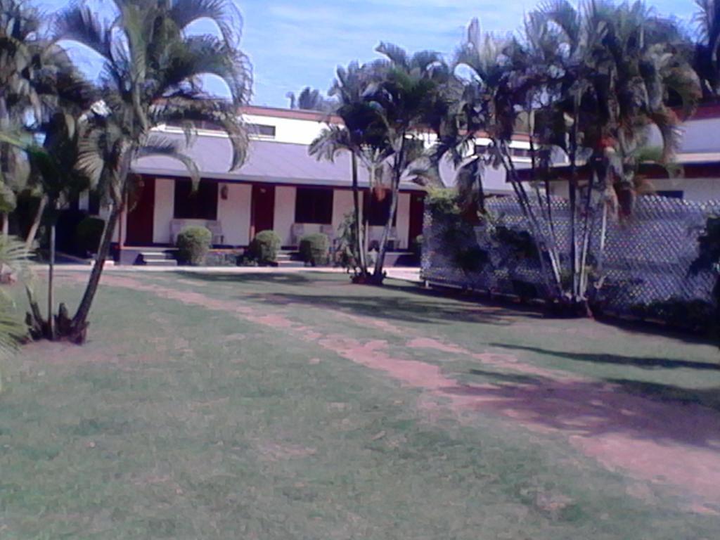 The Friendly North Inn Лабаса Екстер'єр фото