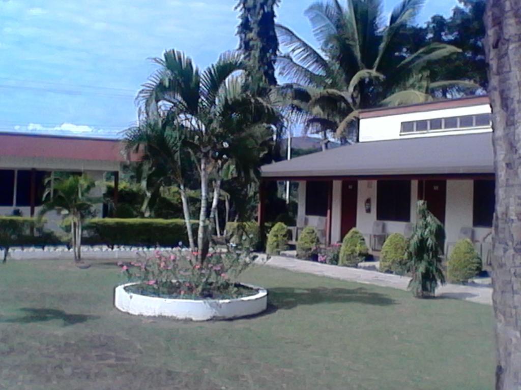 The Friendly North Inn Лабаса Екстер'єр фото